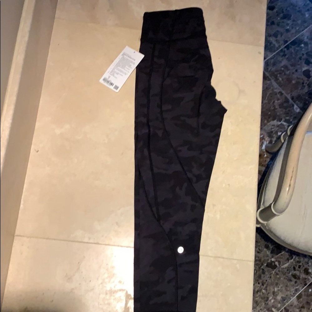 Lululemon time to sweat camo crop sz 10